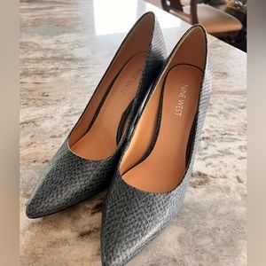 Nine West Gray Snakeskin Women's Pumps, Size 6